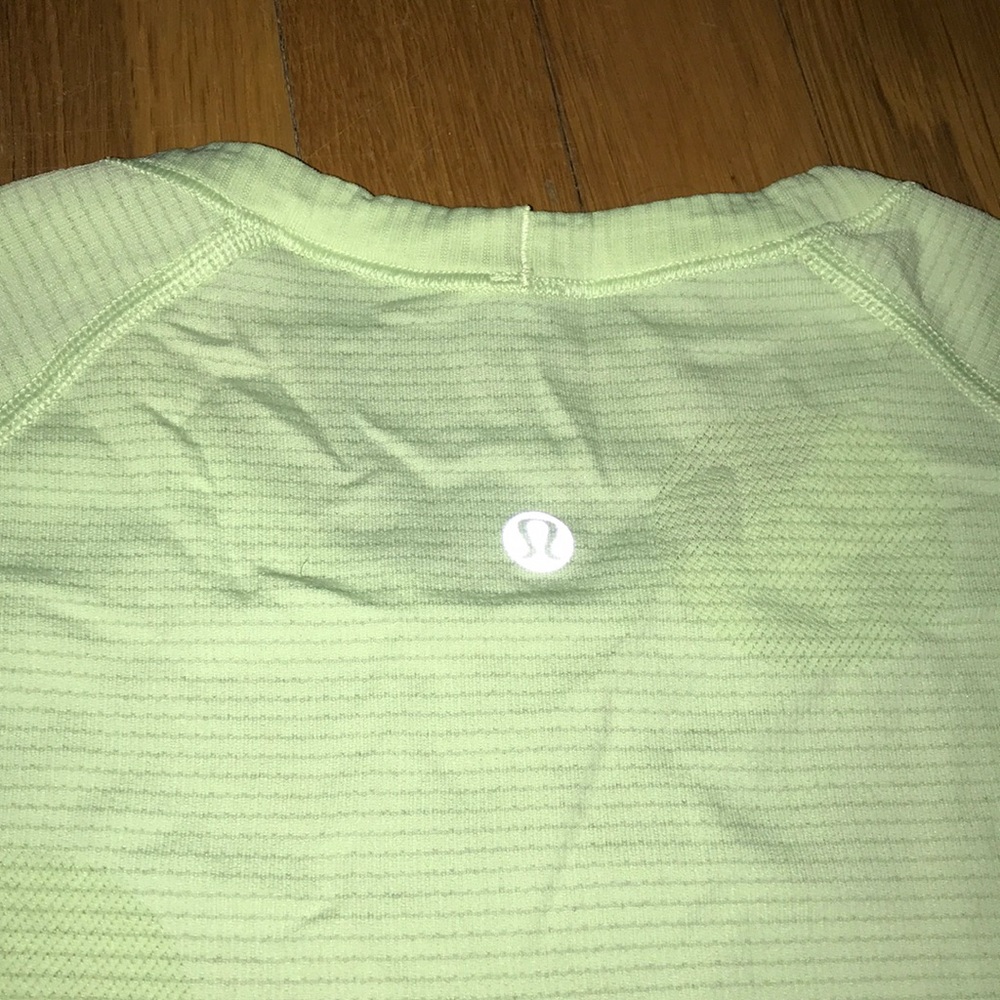 LuLuLemon Workout Top - Picture 2 of 2